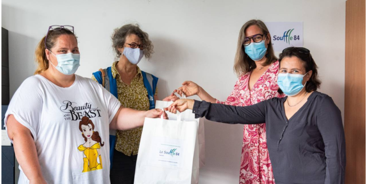 Le Souffle 84 offre 100 kits Covid-19 au Secours populaire