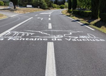 Tour de France : des pochoirs à l&rsquo;effigie de l’opération &lsquo;Grand site la Fontaine de Vaucluse &lsquo;