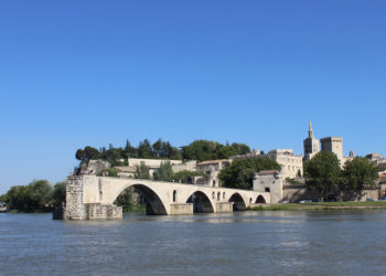 On y danse, on y danse et on y joue à la pétanque