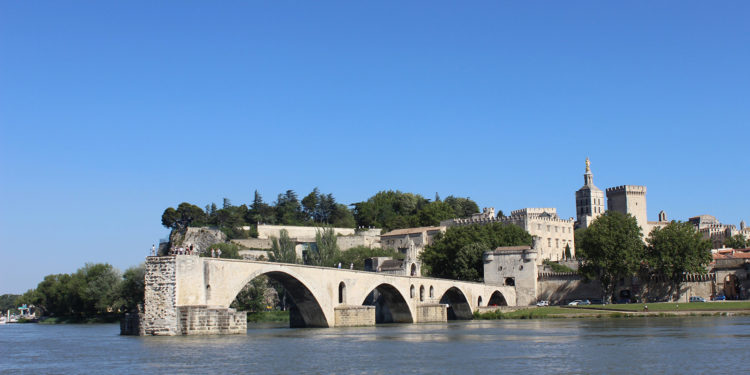 On y danse, on y danse et on y joue à la pétanque