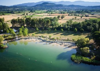 Baignade au plan d’eau du camping Val de Durance