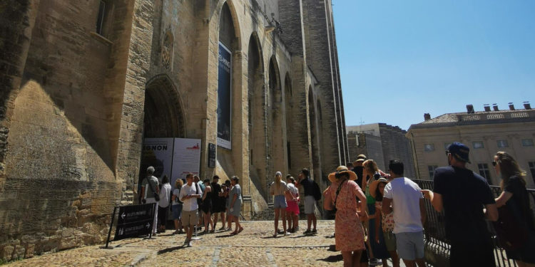 ‘Voyage extraordinaire’, nouveau spectacle son et lumière au palais des Papes