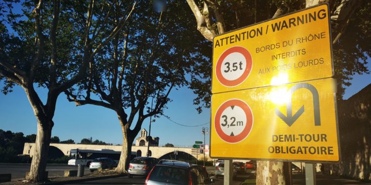 Collisions au pont Saint Bénezet : SOS patrimoine en danger