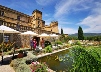 A Lourmarin, le 1er château Renaissance de Provence
