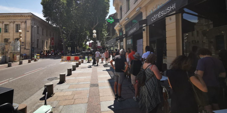 Avignon : ruée vers les pharmacies pour un test antigénique