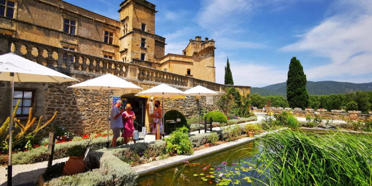 A Lourmarin, le 1er château Renaissance de Provence