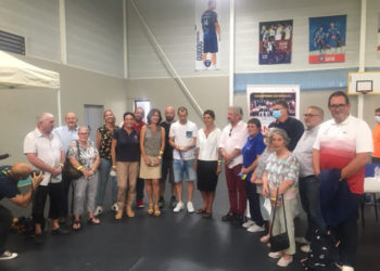 Michaël Guigou présente sa médaille olympique à la jeunesse aptésienne