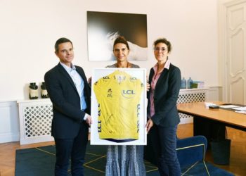 ‘Vertical combat’ : le maillot du vainqueur du Tour de France aux enchères