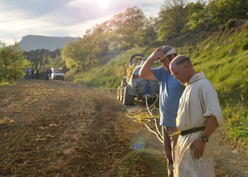Au pied du Ventoux, moines et viticulteurs travaillent main dans la main