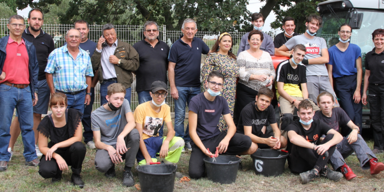 La vigne intercommunale de la Cove vendangée par les élèves du campus Ventoux-Provence à Carpentras
