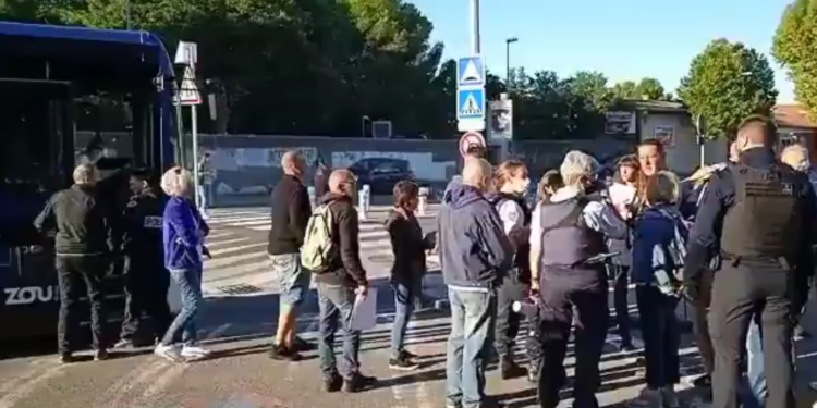 (Vidéo) Antivax : la  Région condamne le blocage du ‘Vaccinobus’ à Carpentras