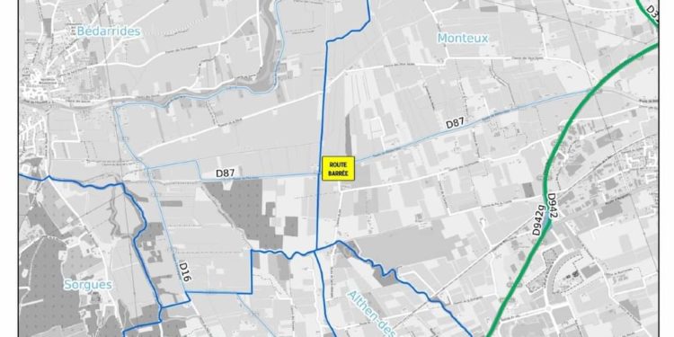 Inondations : la RD87 coupée entre Bédarrides et Monteux