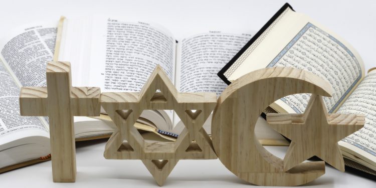 Pour les salariés, la religion doit rester à la porte des entreprises