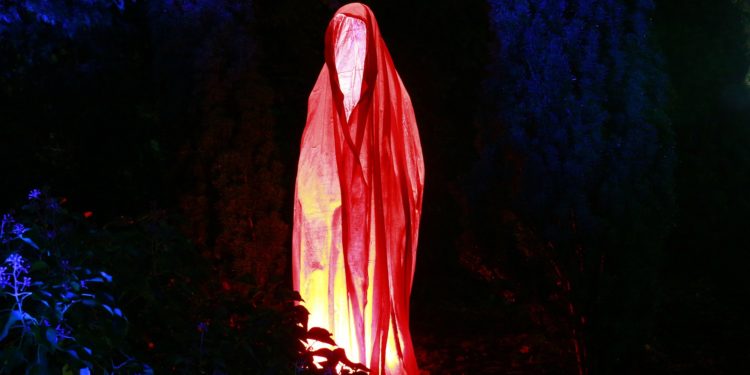 Chasse aux fantômes dans un palais des Papes hanté