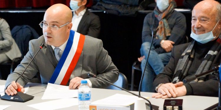 Sans surprise, Yann Bompard élu maire d’Orange