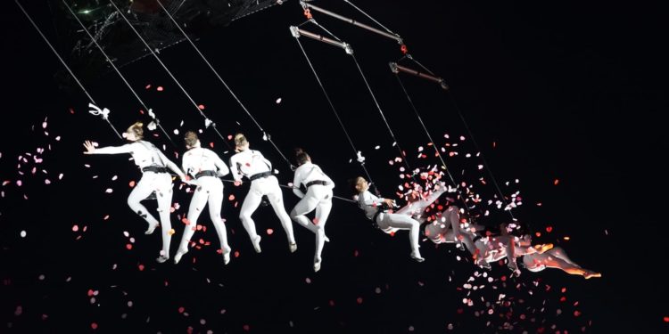 Plus de 10.000 curieux pour la compagnie ‘Aerial strada’ à Carpentras