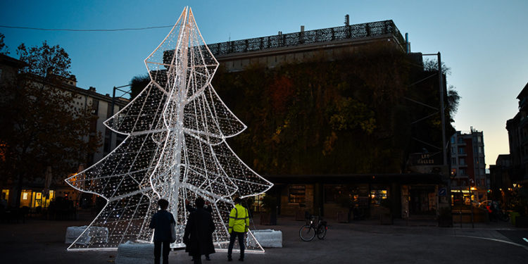 Le manège fait faux bond, Avignon appelle Blachère illuminations à la rescousse