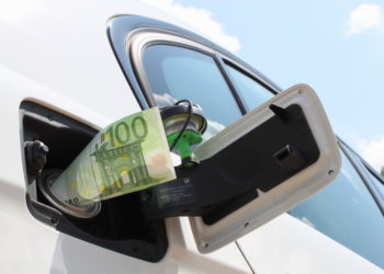 Véhicule de société : l’essence désormais aussi déductible que le gazole