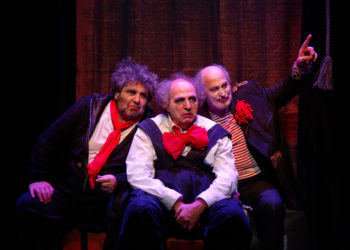 Dans les frimas de l’hiver, une comédie féroce et survoltée à voir au Théâtre du Balcon