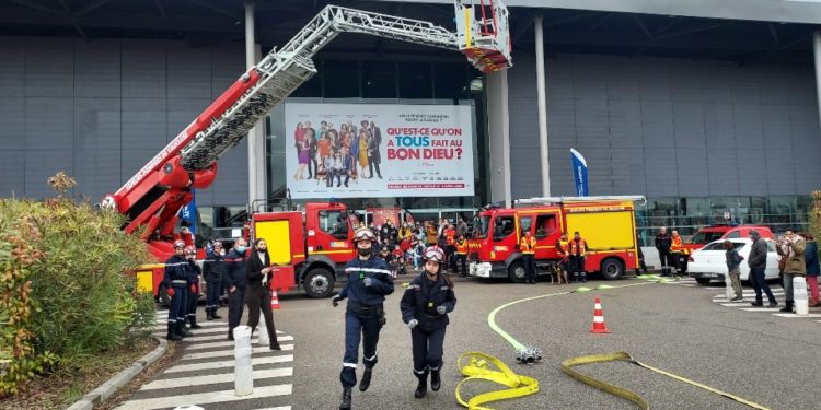 Avec ‘Vaillante’ les pompiers de Vaucluse sont ‘tout feu, tout femme’ au Capitole studios
