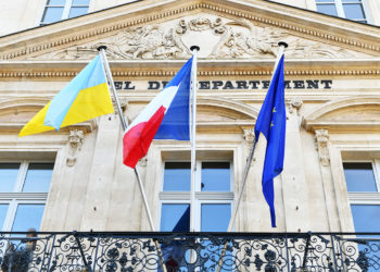 Un nouveau drapeau sur l’hôtel du Département