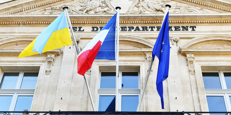 Un nouveau drapeau sur l’hôtel du Département