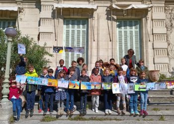 (Vidéo) Ephémère… ça y est, tout est sec ! On ramasse la 1ère Grande Lessive du musée Vouland !