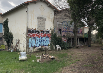 Des anciens de Siniat s’emparent de la Maison Flammarion pour voler au secours des jeunes