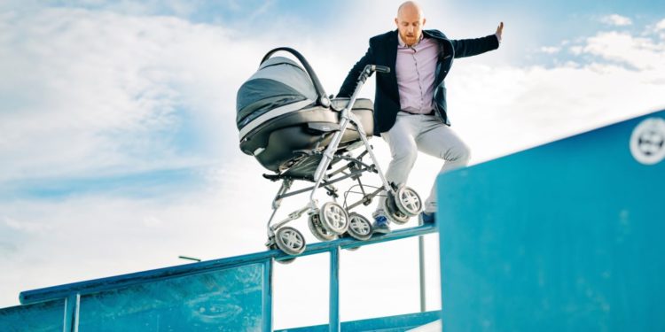 Le circassien Loïc Faure jongle entre parentalité et vie d’artiste dans son nouveau spectacle