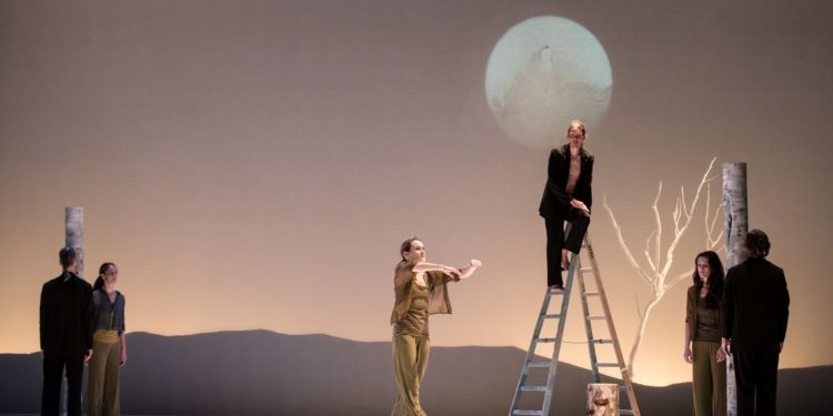 (Vidéo) Une réflexion poétique de la grande chorégraphe Carolyn Carlson à l’Opéra