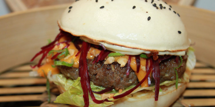 Christophe Boyer, chef à Violès, est finaliste de la coupe de France du burger