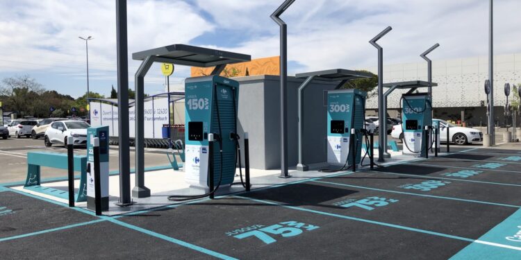 Orange : Carrefour se dote d’une station de charge électrique