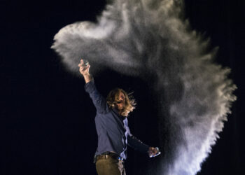 Evidences inconnues : Théâtre, magie et musique au Théâtre des Halles