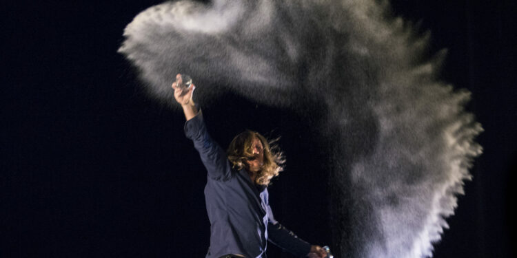 Evidences inconnues : Théâtre, magie et musique au Théâtre des Halles