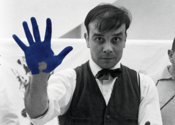 L’artiste Yves Klein s’invite au château des Baux-de-Provence