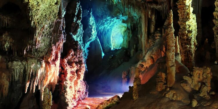 Grotte de la salamandre : une ‘rivière aux pépites’ dédiée aux enfants