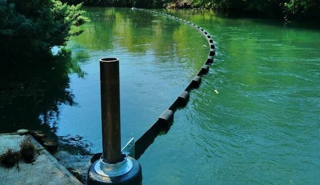 Isle-sur-la-Sorgue : un piège à déchets installé dans la rivière