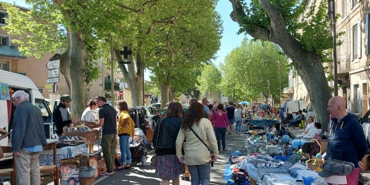 Mazan : le vide-grenier fait le plein de solidarité