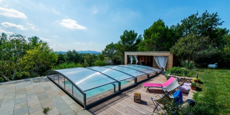 Aladdin Concept : des abris de piscines 100% provençales !