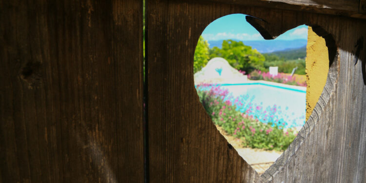 Locations de vacances : 63% des maisons vauclusiennes proposent une piscine