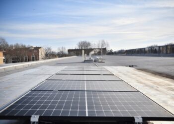 Avignon installe de nouveaux panneaux photovoltaïques sur ses toits