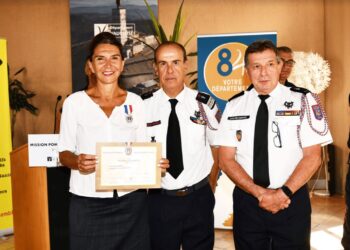 Dominique Santoni reçoit la médaille d’honneur des Sapeurs-pompiers de France