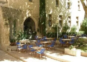 Avignon, Palais de l’archevêché, Ça vous dit de manger Local(e) ?