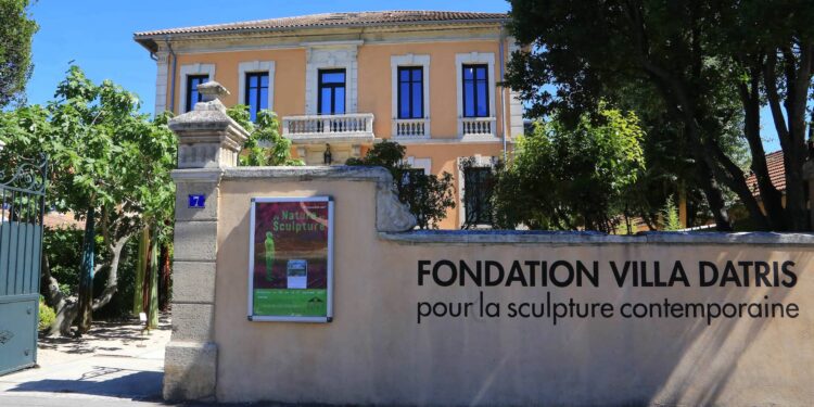 Découvrez le programme de la Villa Datris autour de l’exposition ‘Toucher Terre’