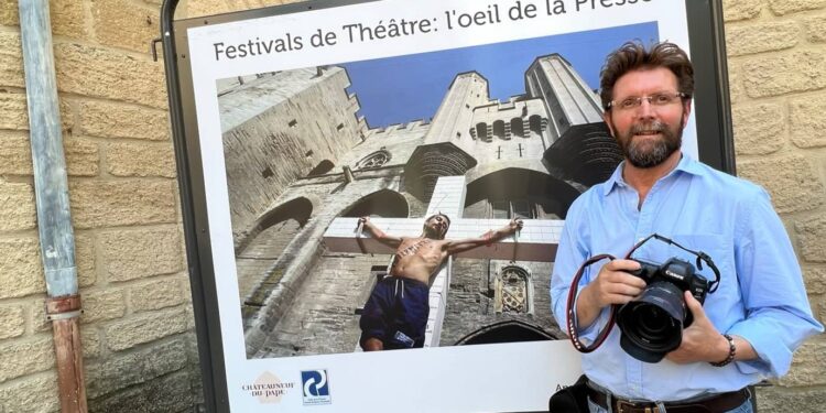 Châteauneuf-du-Pape : les journalistes-photographes et dessinateurs de presse au cœur d’une exposition