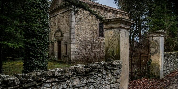 À l’Isle-sur-la-Sorgue, on court voir le Grand Album à la Fabrique Notre-Dame