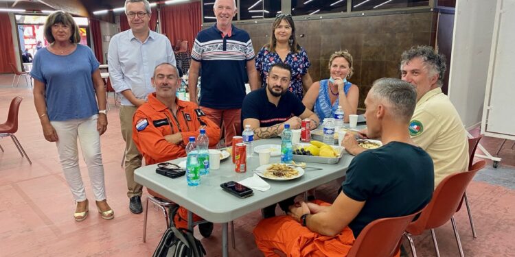 Trois pompiers volontaires vauclusiens reçoivent la médaille de bronze de la sécurité intérieure