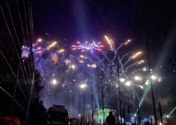 Traditionnel feu d’artifice à Monteux, plus de 15 000 personnes l’ont applaudi
