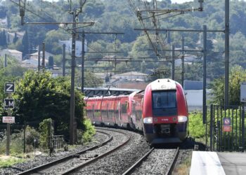 1500 personnes ont assisté à la remise en route de la ligne de la rive droite du Rhône