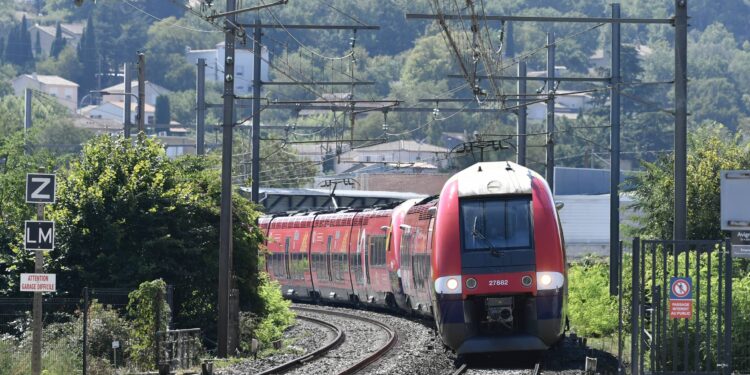 1500 personnes ont assisté à la remise en route de la ligne de la rive droite du Rhône